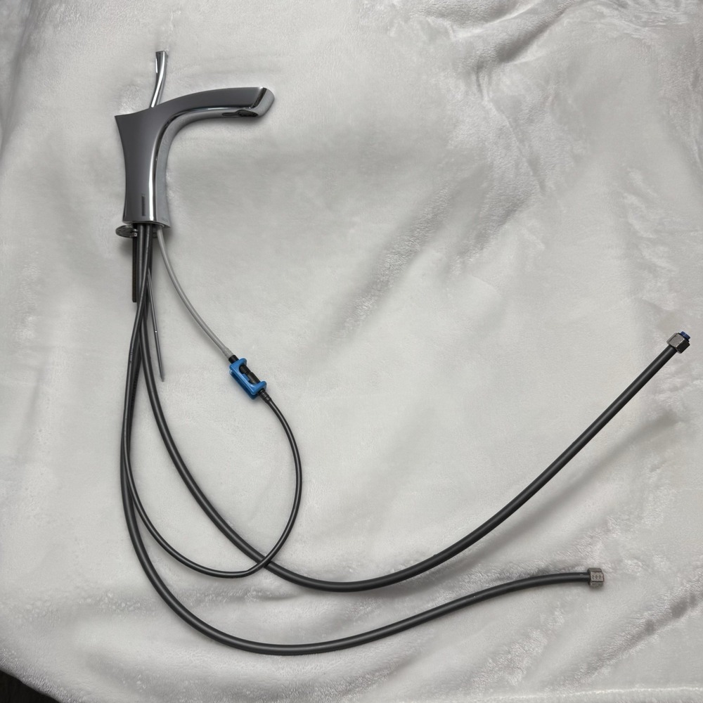 Delta Tesla Single Handle Bathroom Faucet - Chrome Finish - EXCELLENT Condition! - Picture 6 of 12